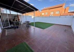 CALLE VALLADOLID, 17, CHOZAS DE CANALES, 4 Habitaciones Habitaciones, ,3 BathroomsBathrooms,Casas y Chalets,En Venta,CALLE VALLADOLID ,1137