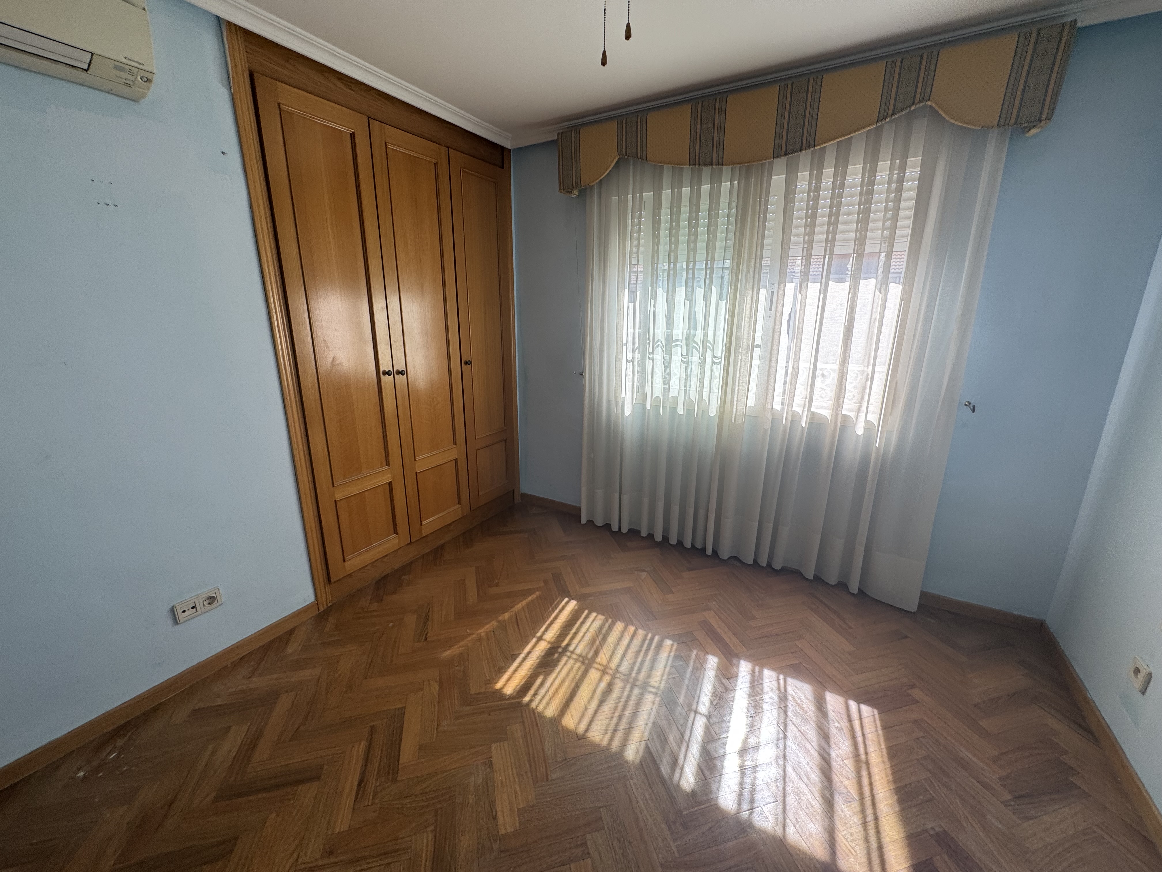 ZONA LAGUNA PARK, PARLA, 5 Habitaciones Habitaciones, ,2 BathroomsBathrooms,Casas y Chalets,En Venta,ZONA LAGUNA PARK,1156
