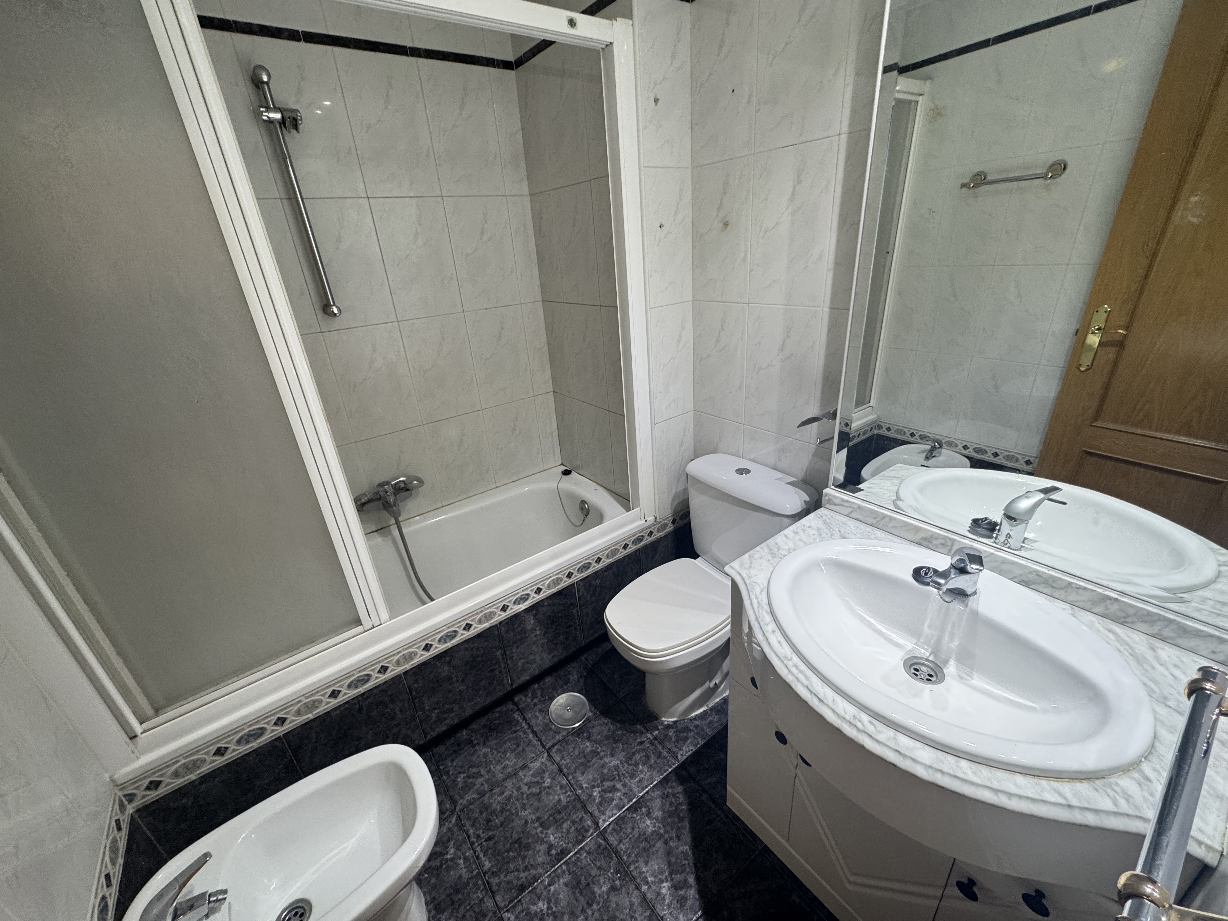 ZONA LAGUNA PARK, PARLA, 5 Habitaciones Habitaciones, ,2 BathroomsBathrooms,Casas y Chalets,En Venta,ZONA LAGUNA PARK,1156