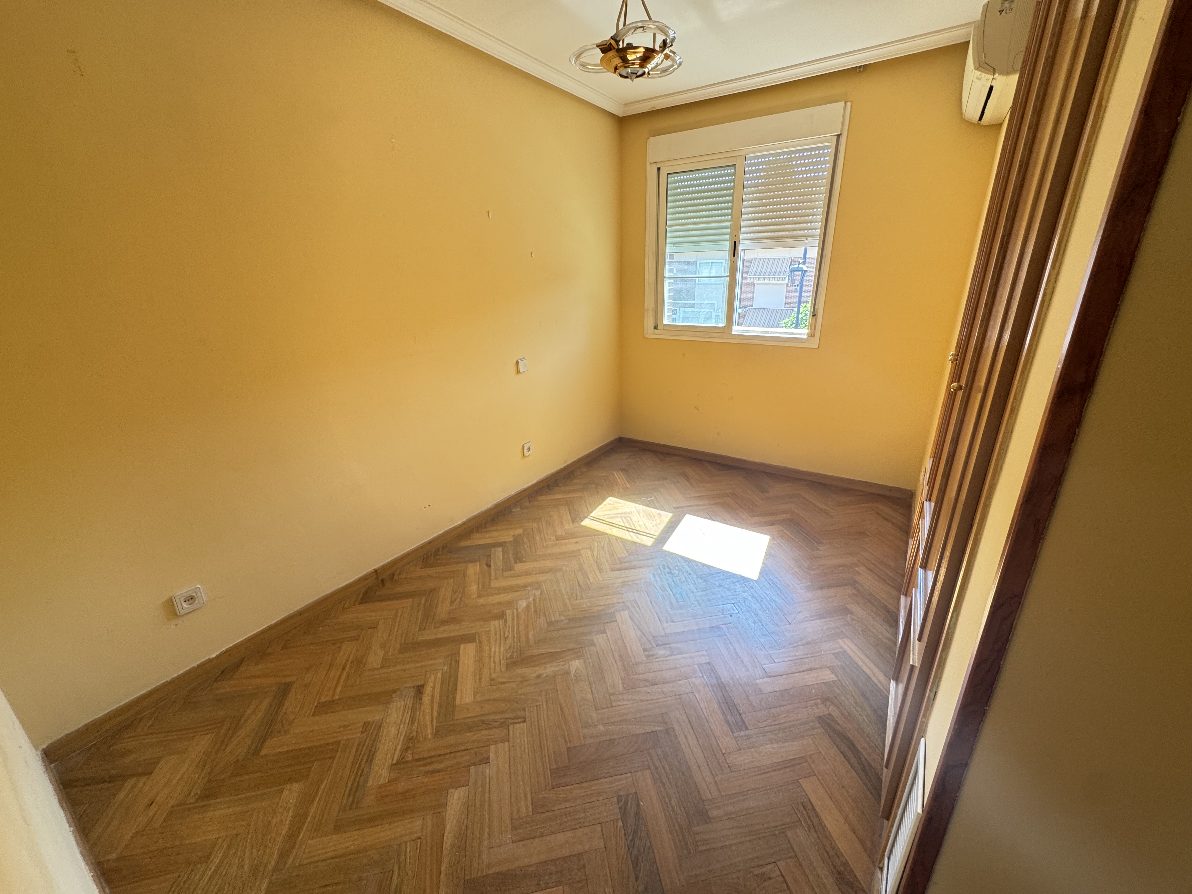 ZONA LAGUNA PARK, PARLA, 5 Habitaciones Habitaciones, ,2 BathroomsBathrooms,Casas y Chalets,En Venta,ZONA LAGUNA PARK,1156