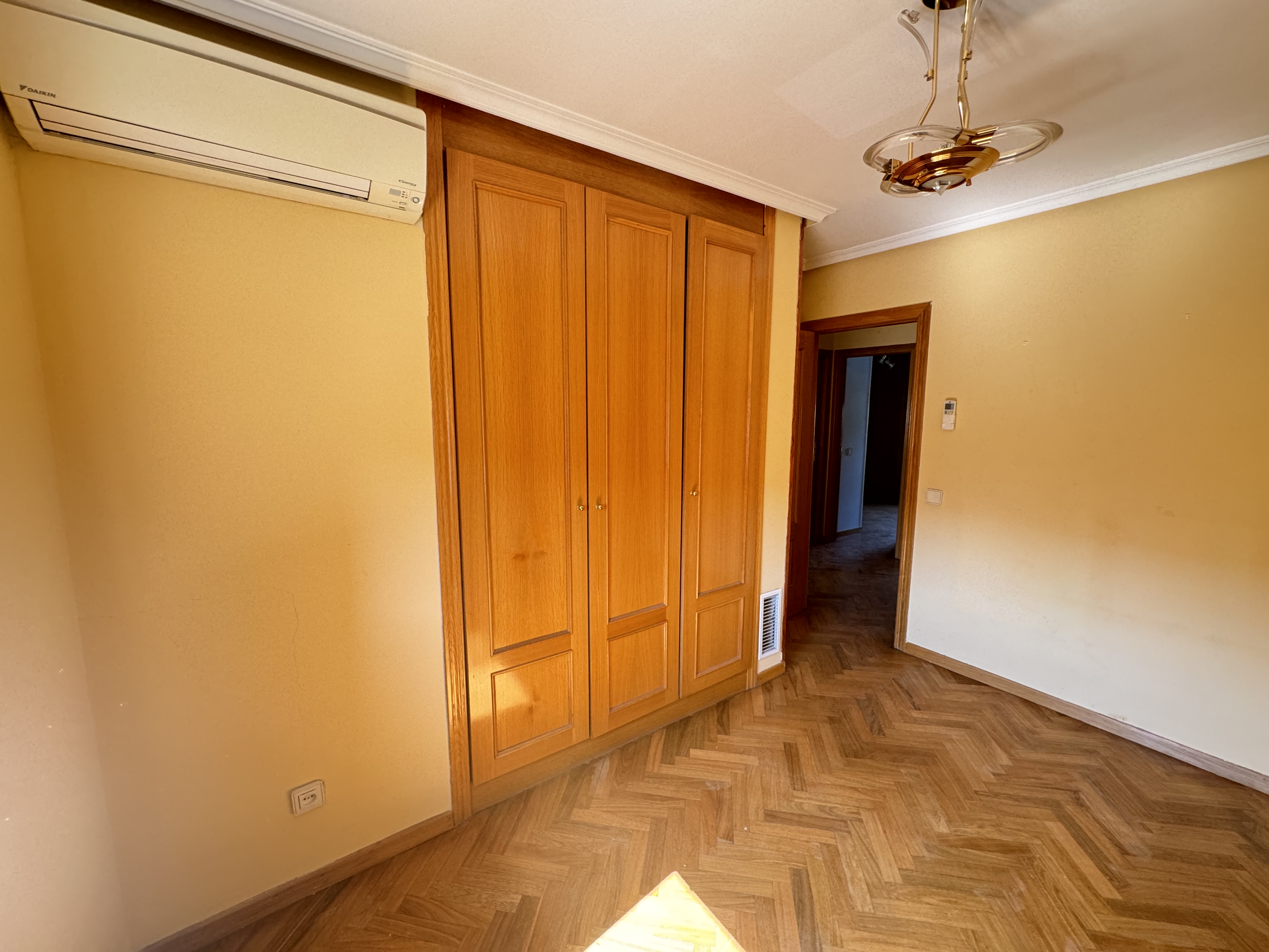 ZONA LAGUNA PARK, PARLA, 5 Habitaciones Habitaciones, ,2 BathroomsBathrooms,Casas y Chalets,En Venta,ZONA LAGUNA PARK,1156