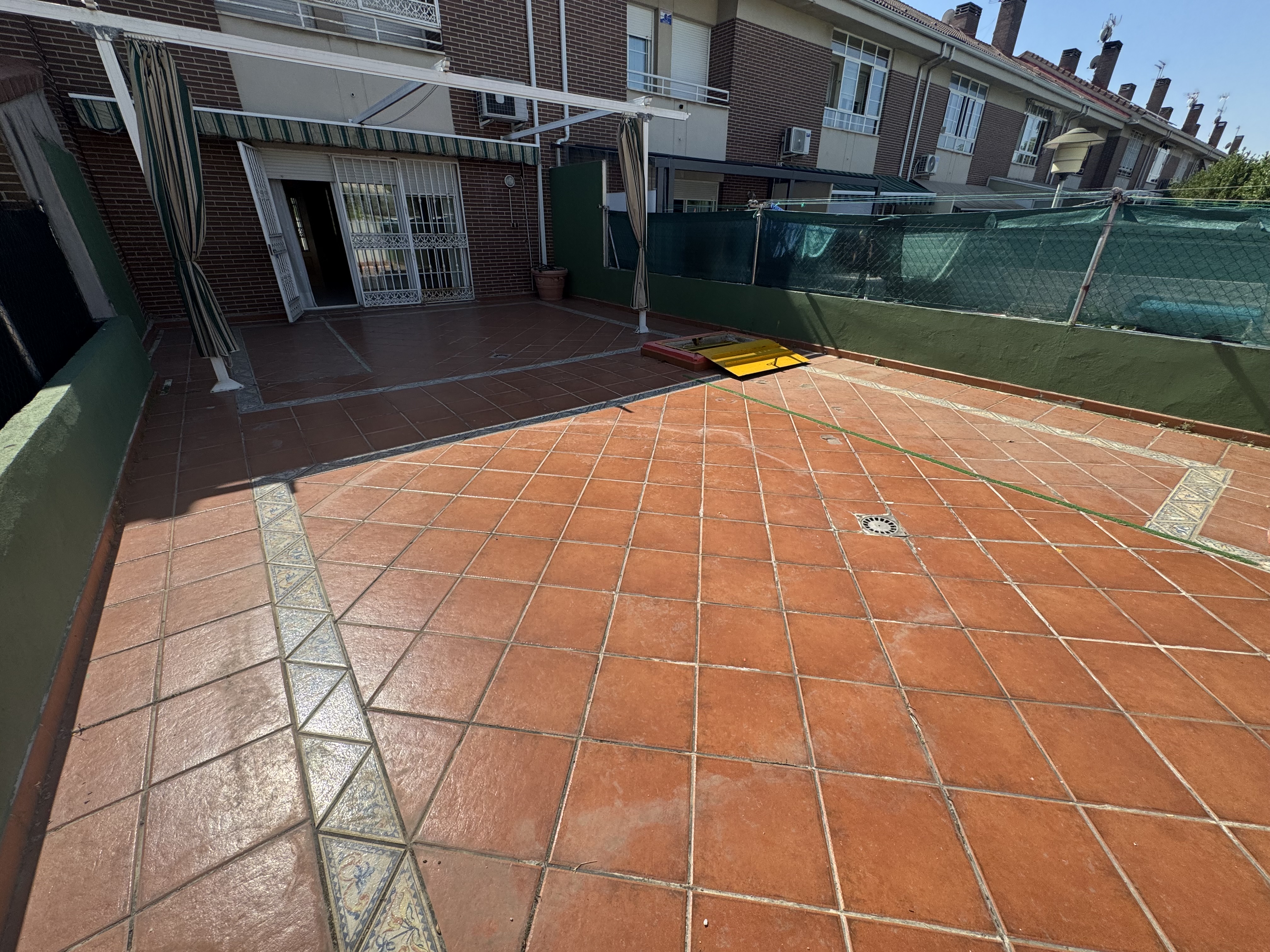 ZONA LAGUNA PARK, PARLA, 5 Habitaciones Habitaciones, ,2 BathroomsBathrooms,Casas y Chalets,En Venta,ZONA LAGUNA PARK,1156